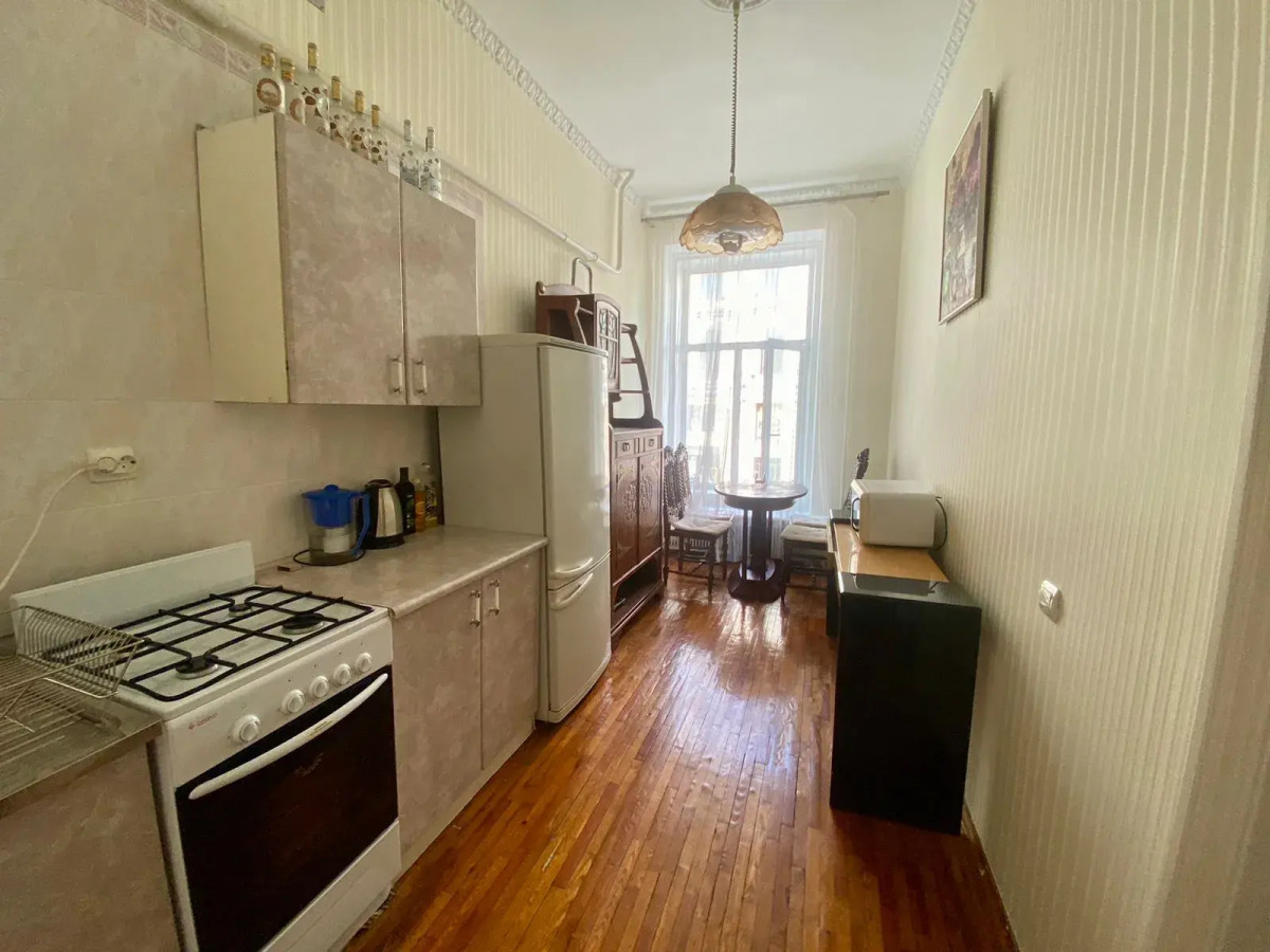 Апартаменты с видом на Невский проспект