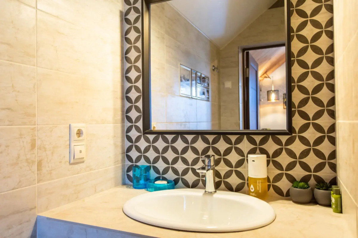 Гостевой дом Four Lions House (Фор Лайонс Хаус)