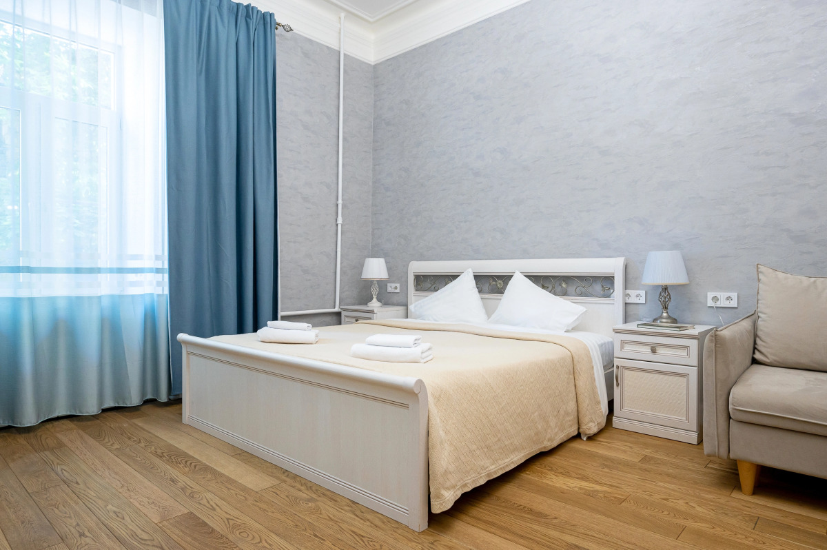 Трехкомантная квартира у летнего сада в Мозаичном дворе