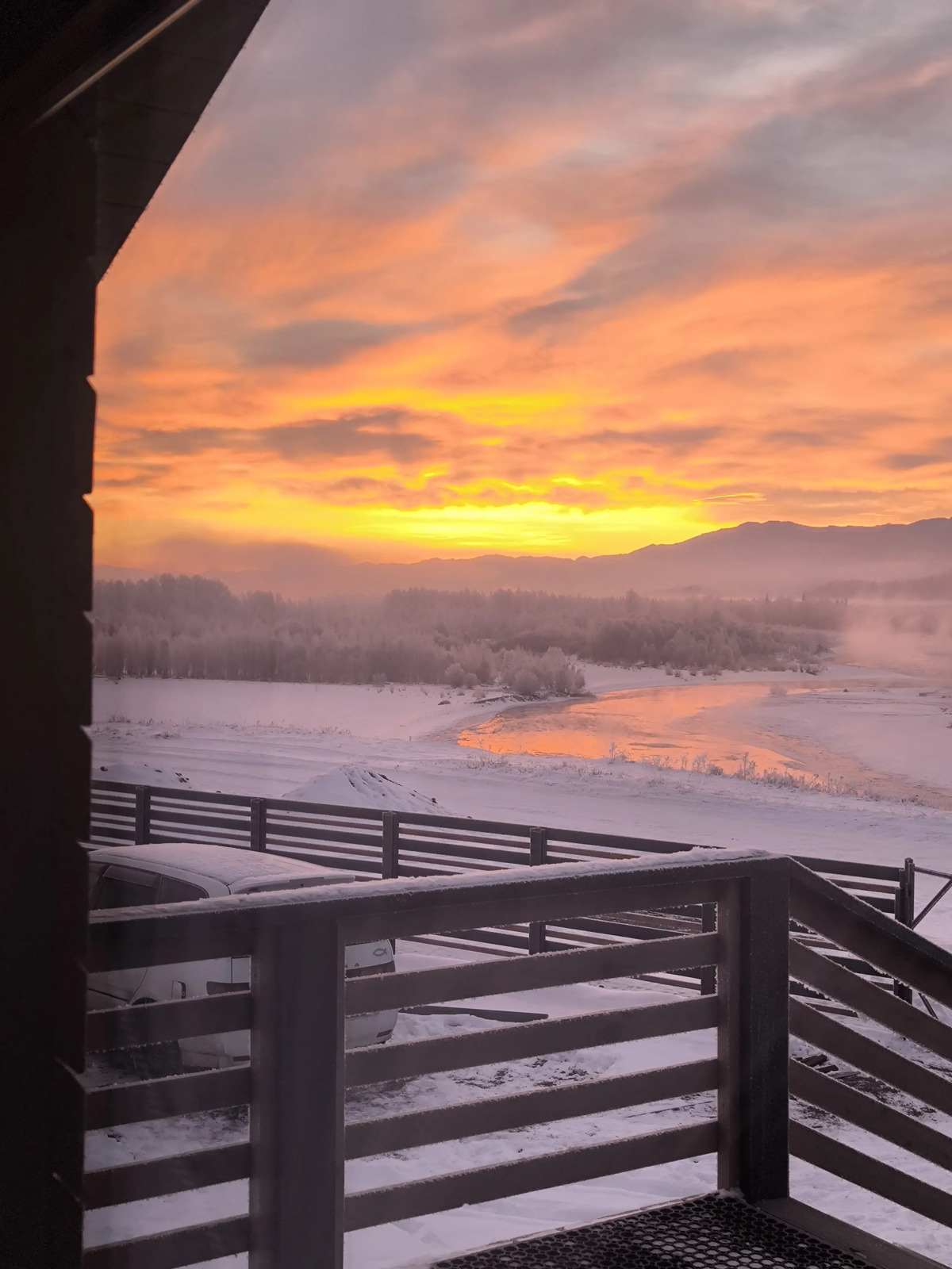 Частный дом Современный гостевой дом на слиянии рек Катунь и Кокса