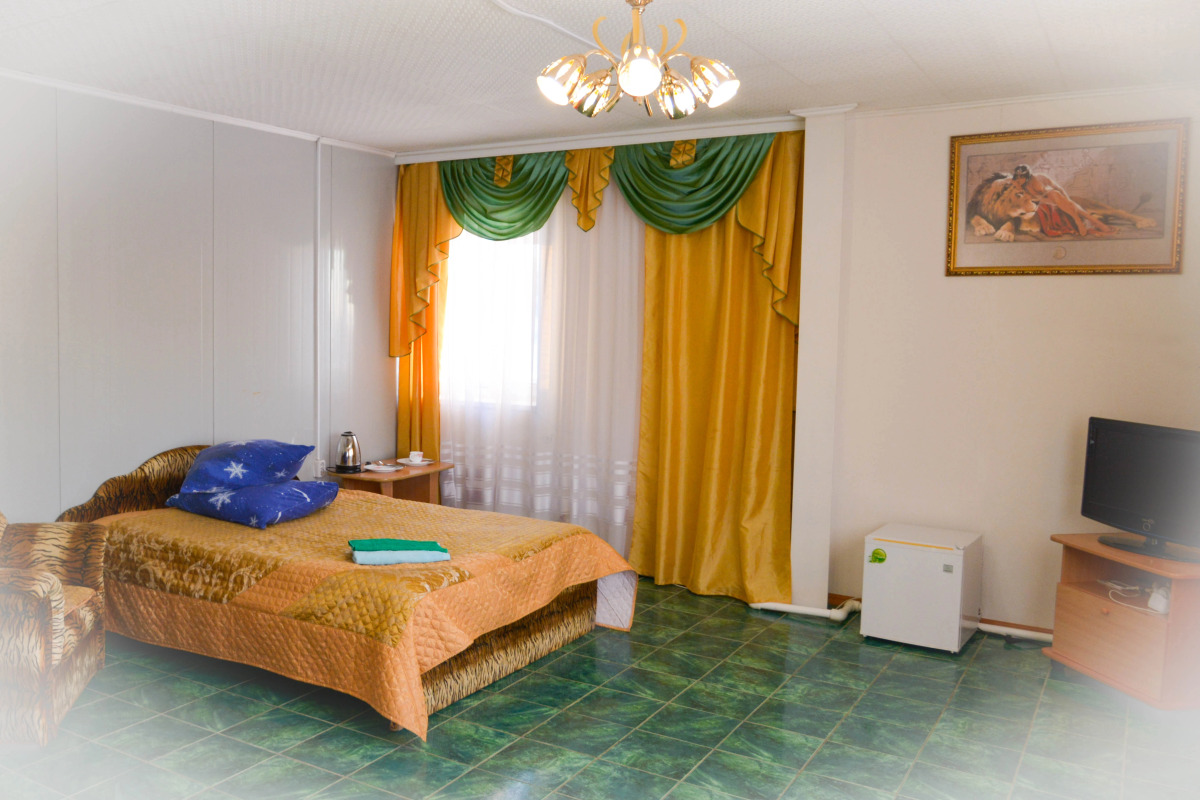 Де-Кастри (Бывш. Пять звезд)