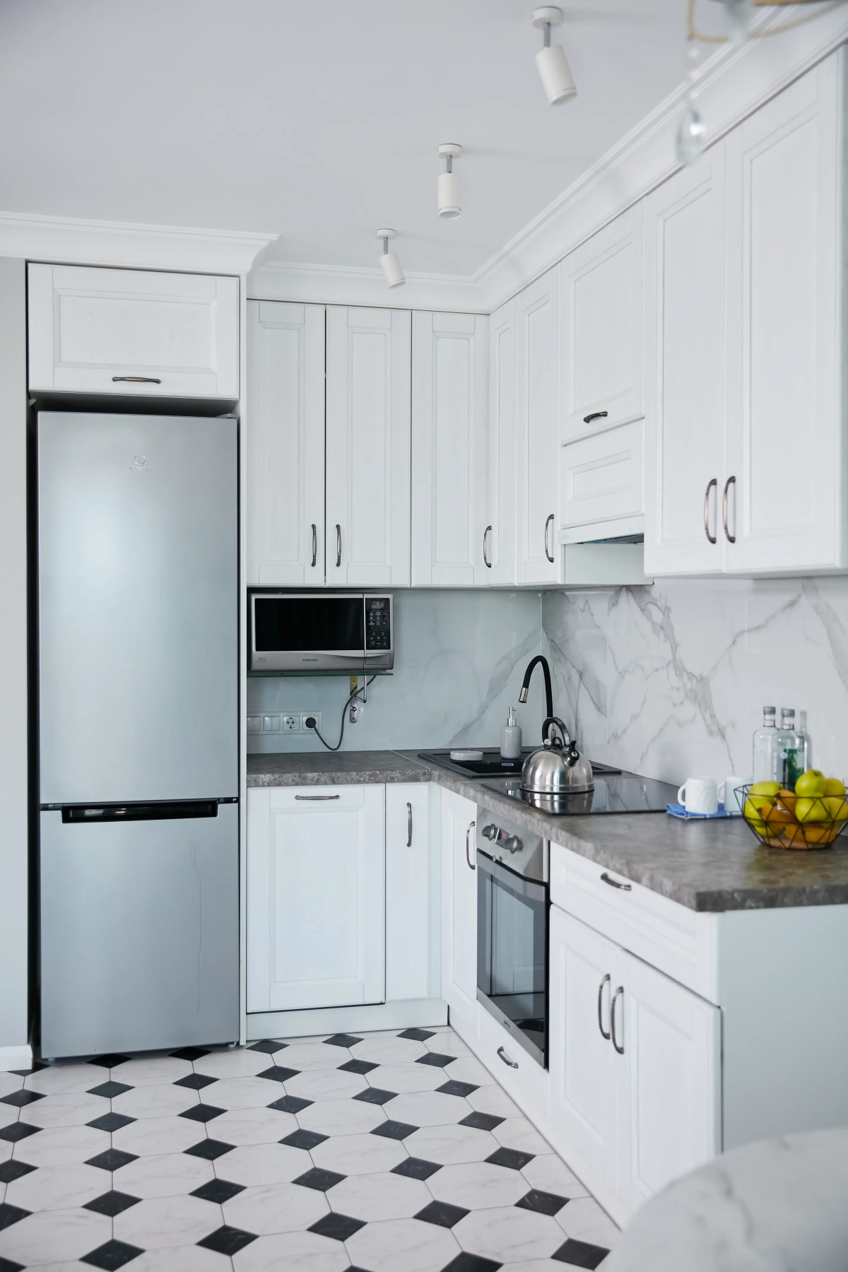 Апартаменты Luma White #2 в центре города с красивым видом на балконе