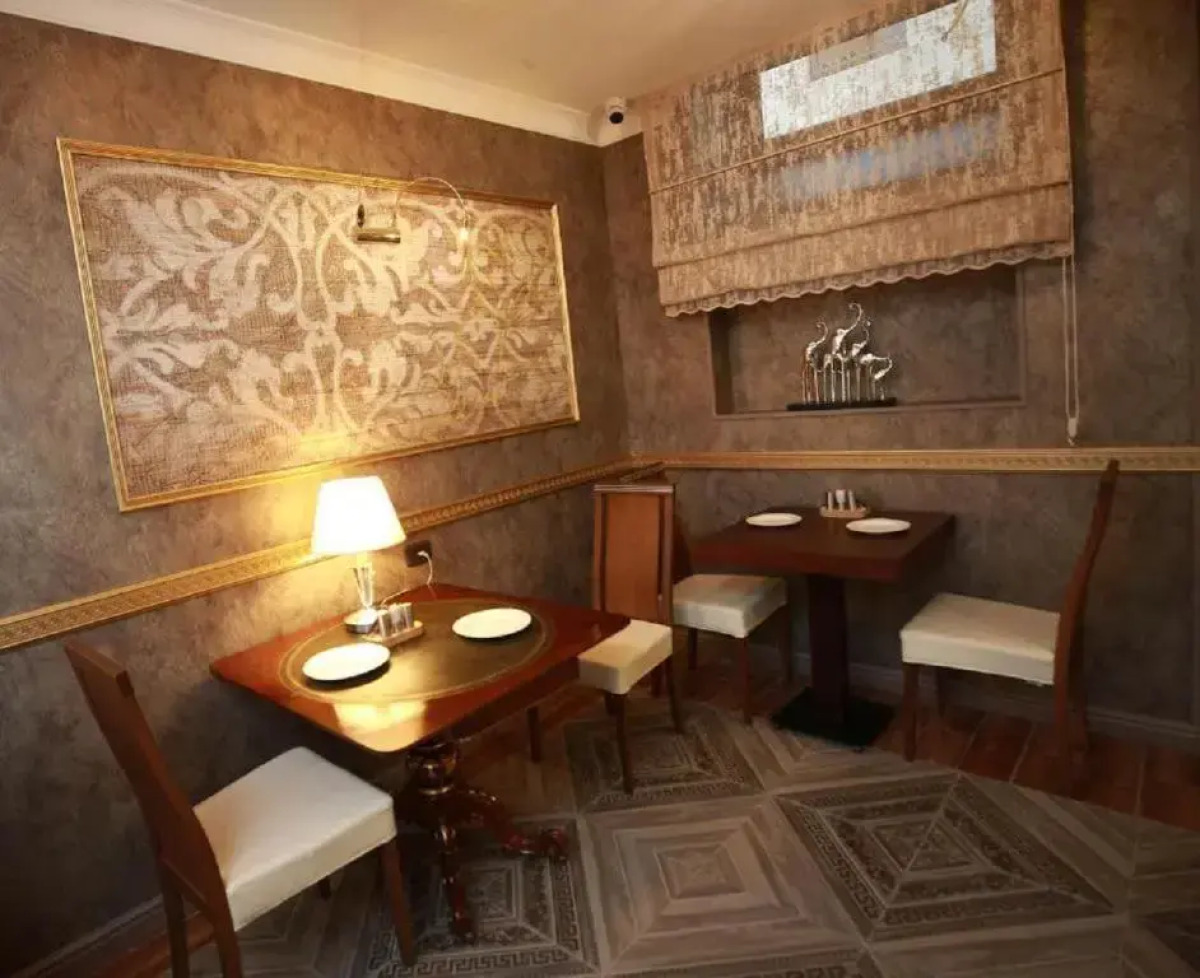 Отель West Inn Palace