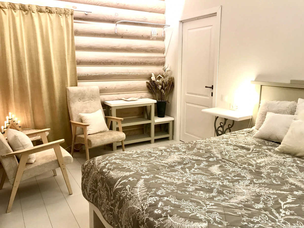 Шале на Скале с Видом на Озеро