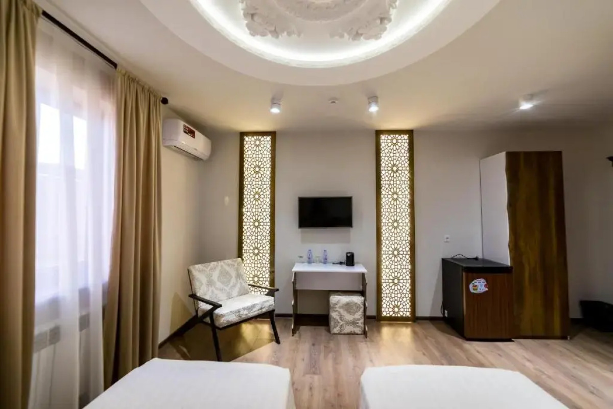 Отель Khans Palace