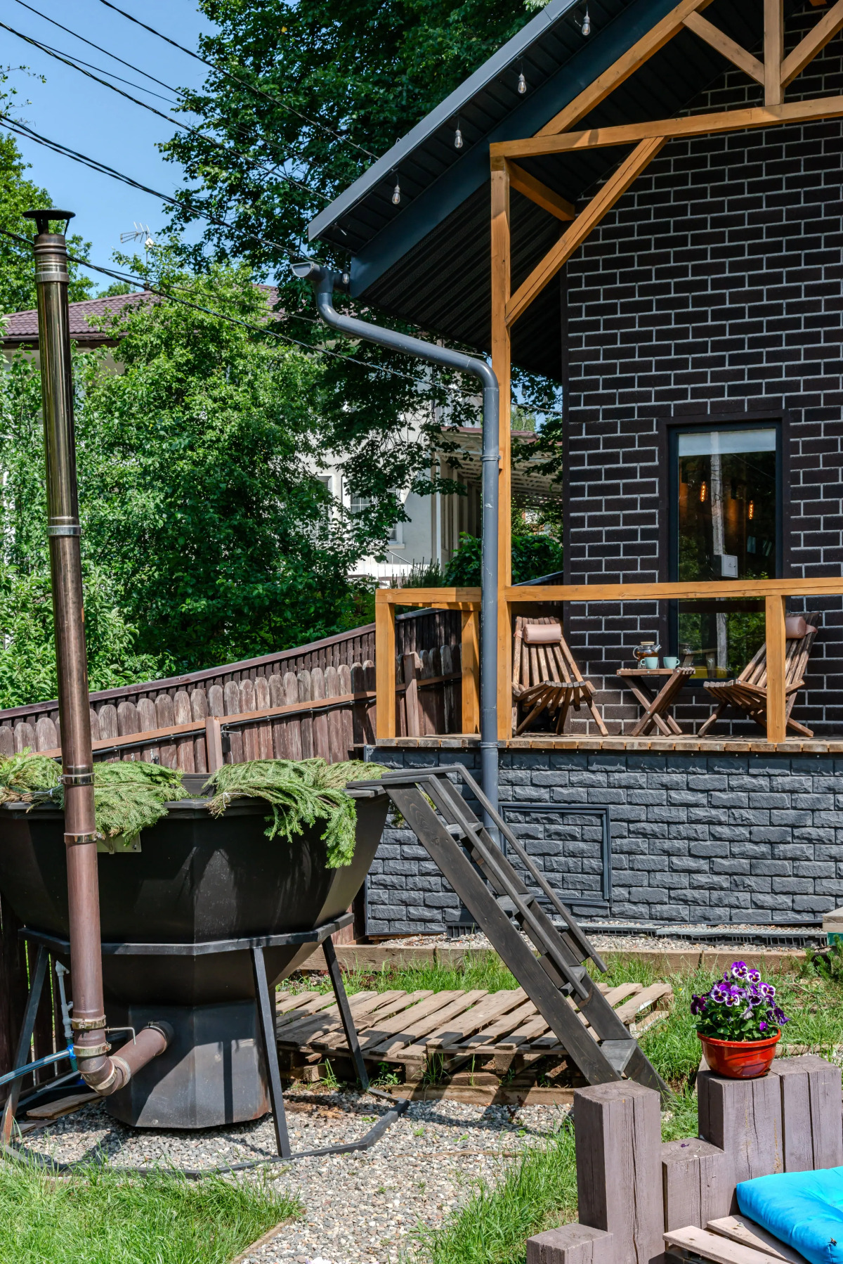 Частный дом с бaнeй на дpoвaх Harmony