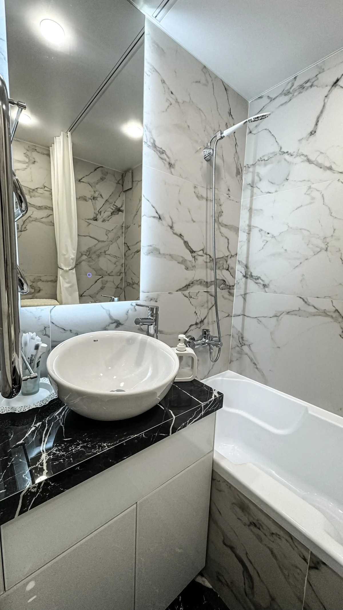 Апартаменты на Чкалова после ремонта, 2 комнаты: гостиная и спальня