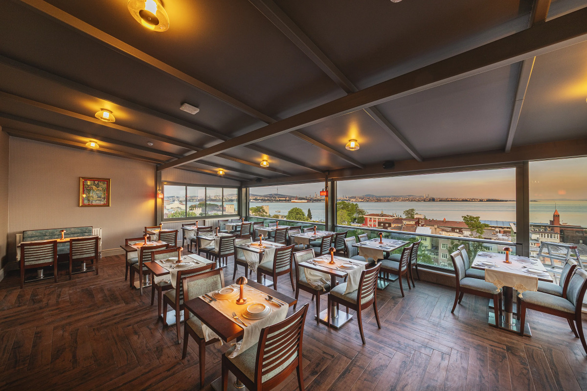 Отель The Triton