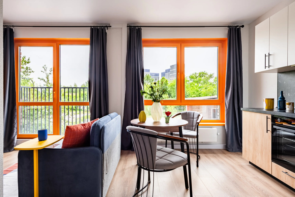 Квартира Яркая с балконом