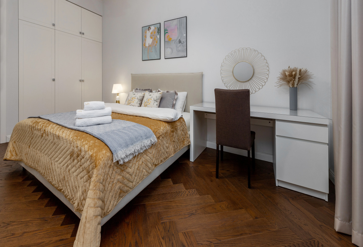 Апартаменты 4-комнатные HomeApart К.Маркса, 30