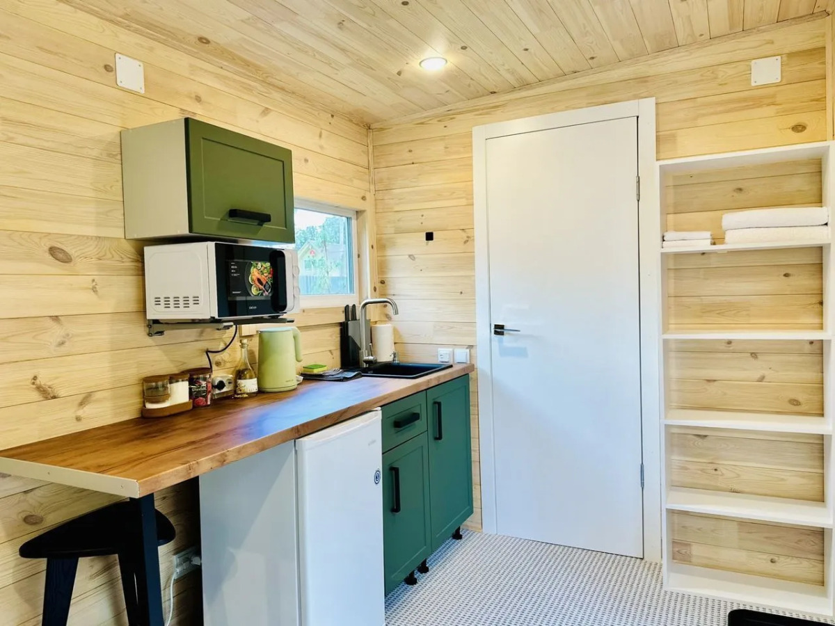 Частный Дом в Окружении Кедpового Леса со Своей Террасой и Мангальной Зоной