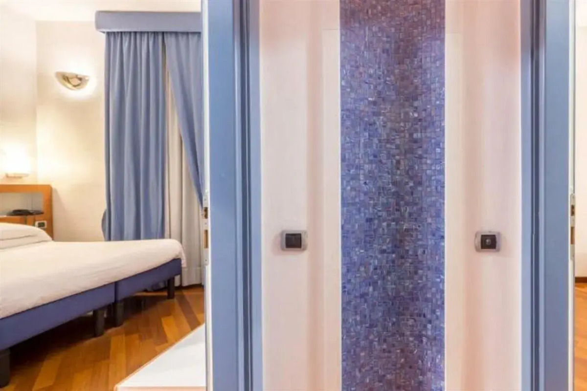 Отель Best Western Plus Hotel Plaza Napoli