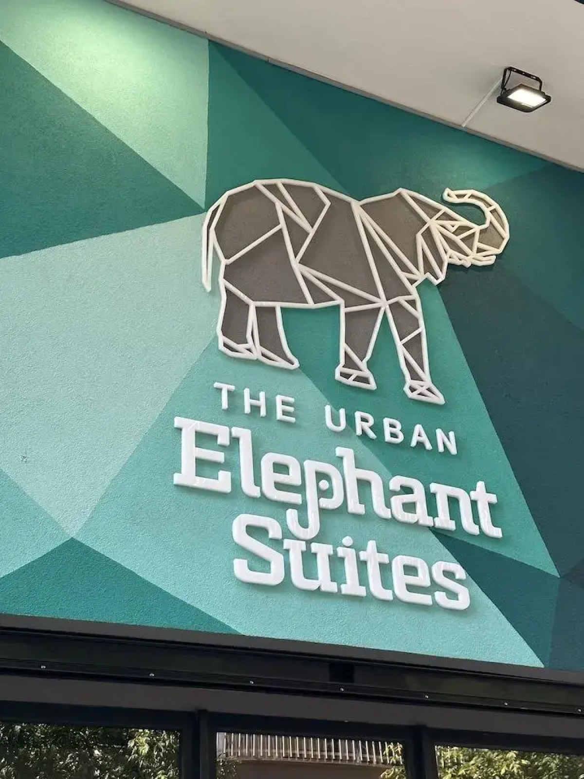 Апартаменты Urban Elephant Suites