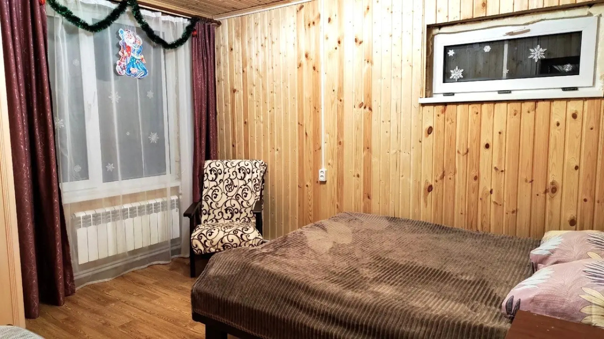 Коттедж с баней в сосновом бору у озера, рядом с турбазой Чайка