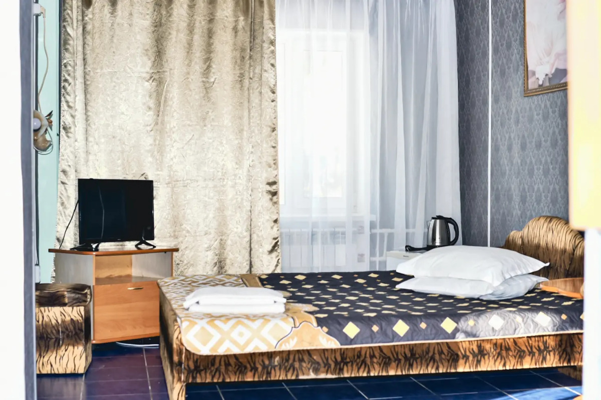 Pjat' zvezd na Naberezhnoj