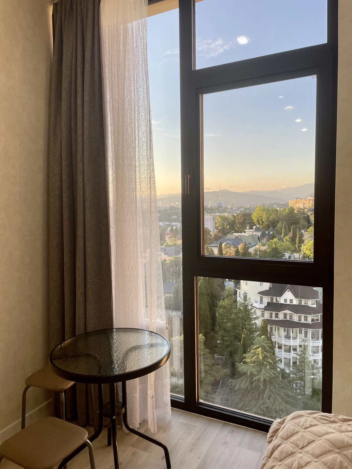 Апартаменты у Дендрария в ЖК Метрополь на самом высоком этаже, где есть бассейн