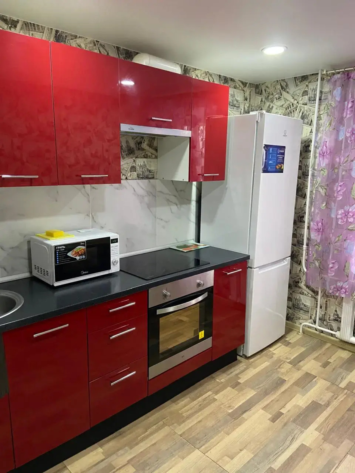 Квартира 2х-комнатная с  Хорошим Ремонтом