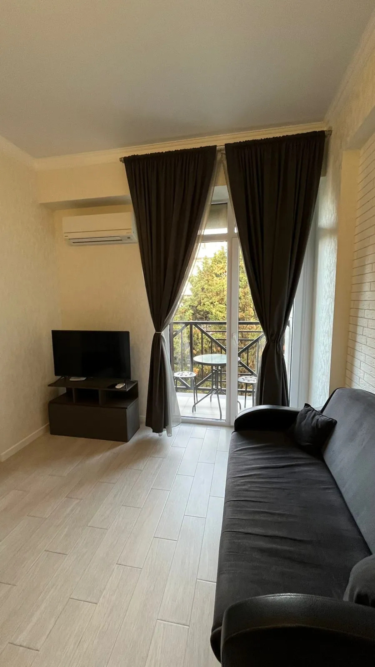 Апартаменты Евро 2-ком с балконом возле моря в центре Адлера Ajax