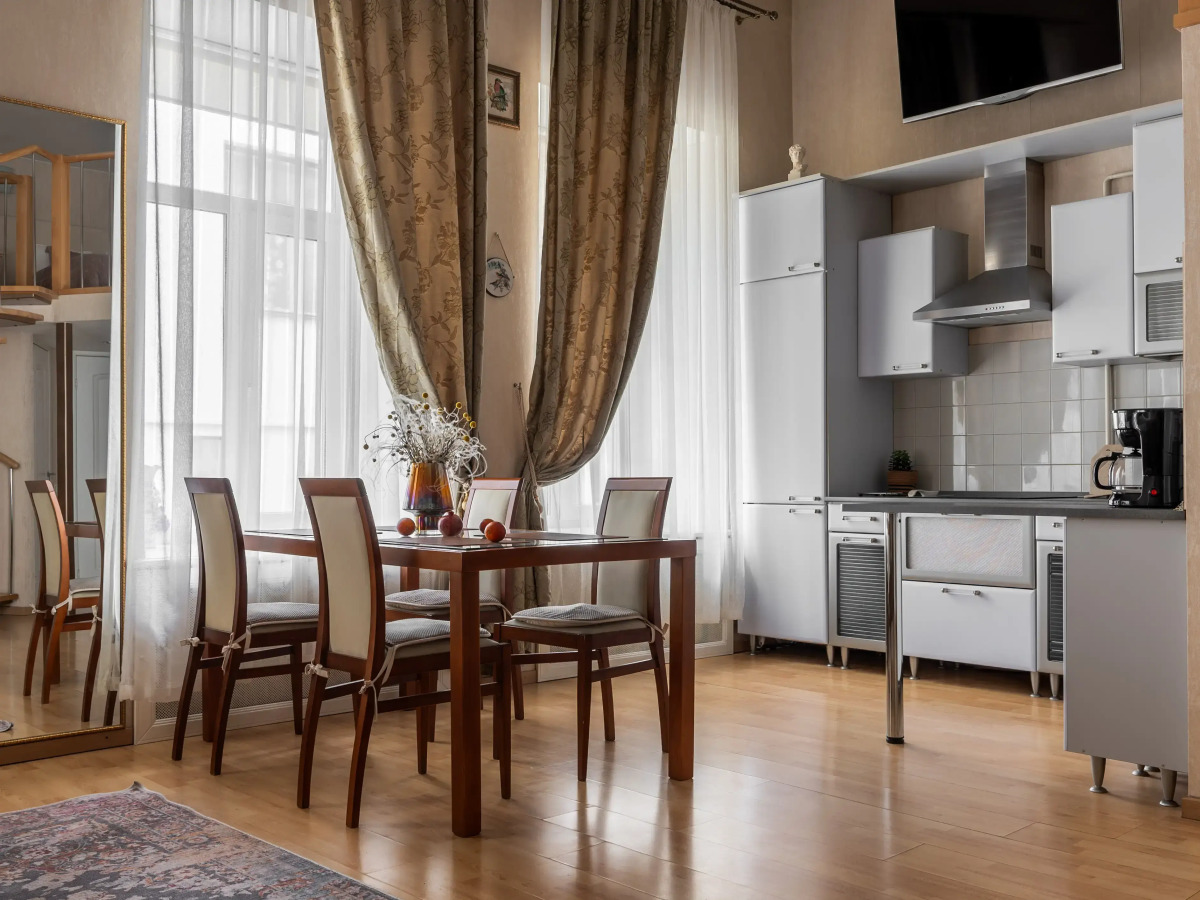 Апартаменты Granada атмосферная двухъярусная квартира-студия в историческом центре города рядом с Таврическим садом