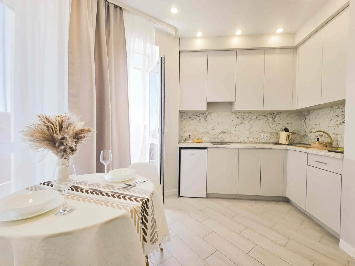 Квартира Светлая студия со своим балконом и потрясающим видом на море