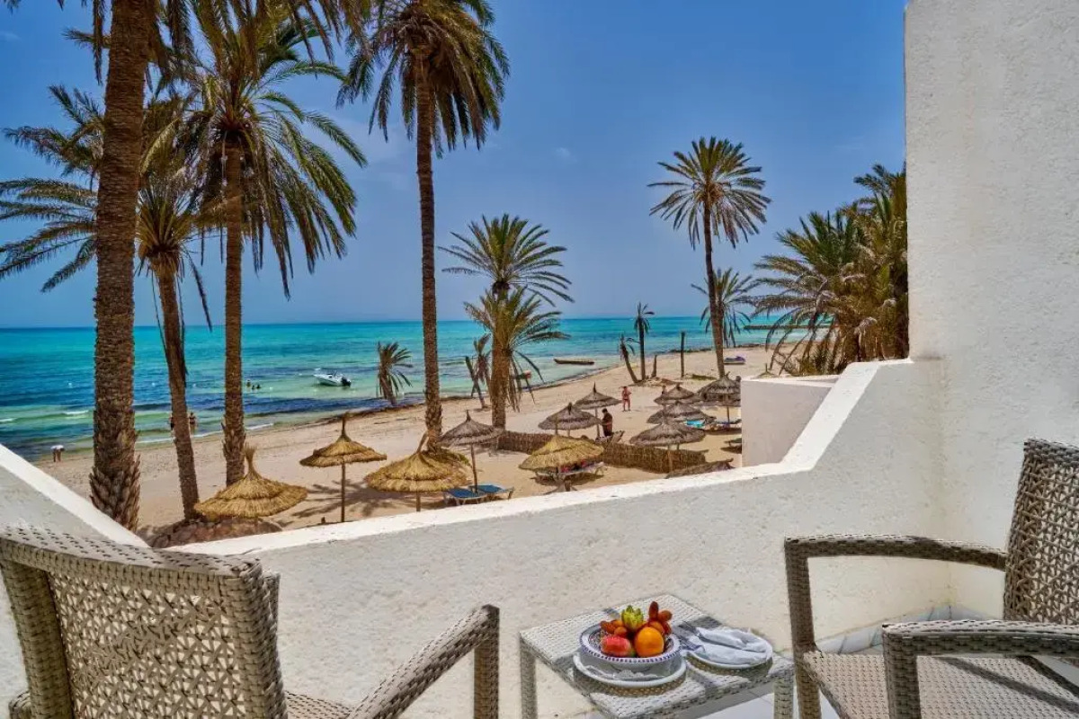 Курортный отель Hari Club Beach