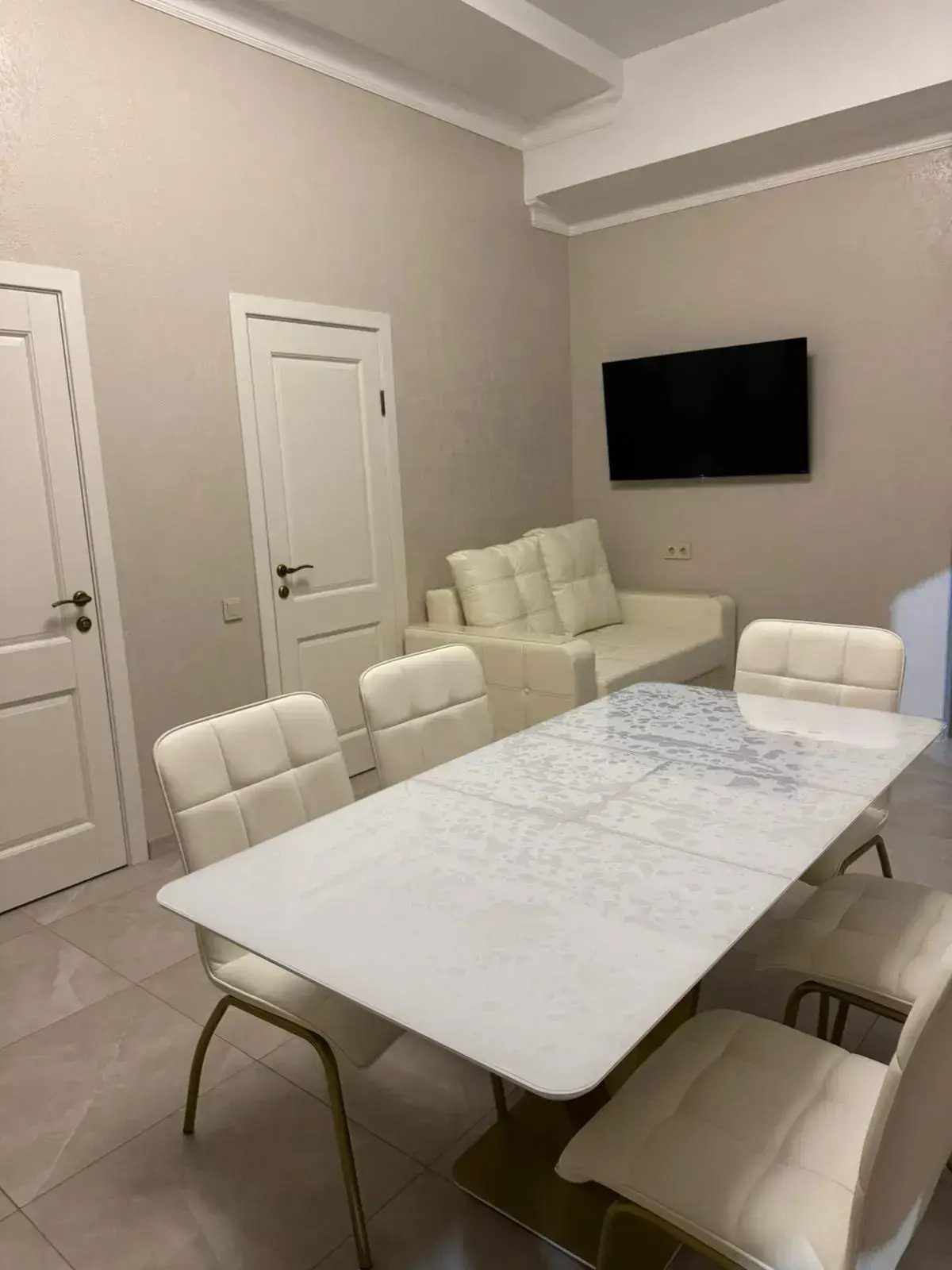 Отель Амаро