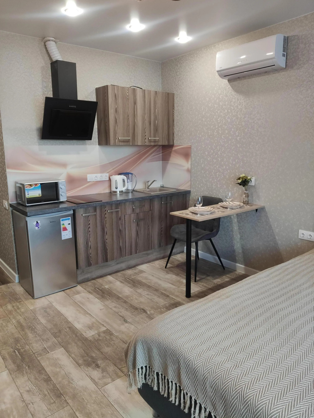 Апартаменты 8 марта 48/1