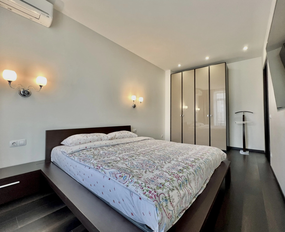 Апартаменты Прекрасная Двухкомнатная Квартира с Видом на Главный Проспект