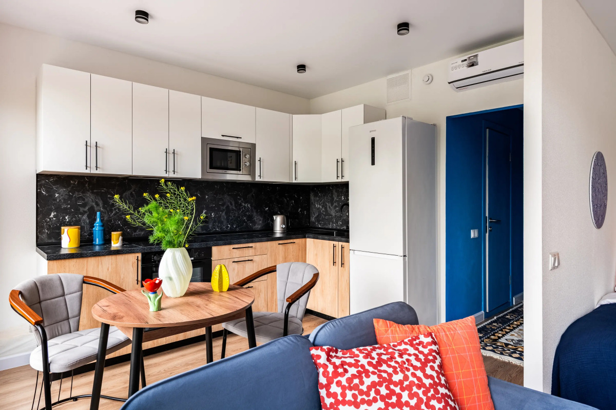 Квартира Яркая с балконом