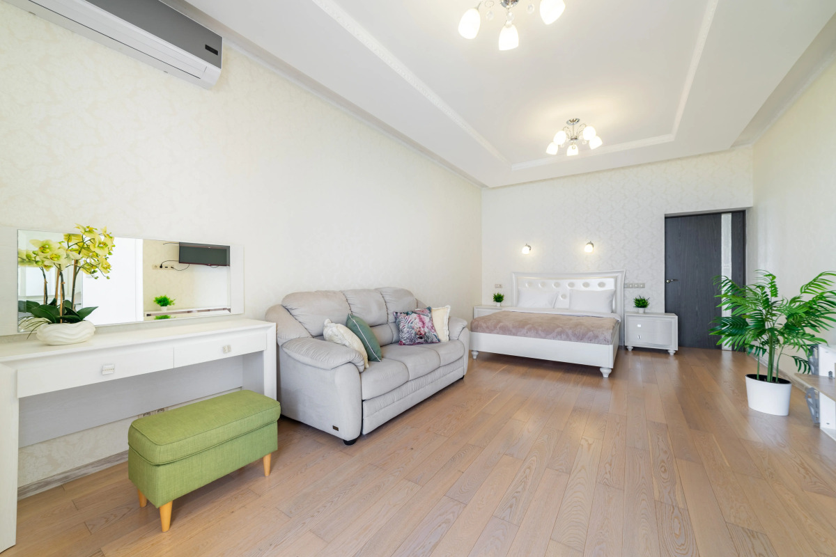 Квартира с двумя террасами и бассейном