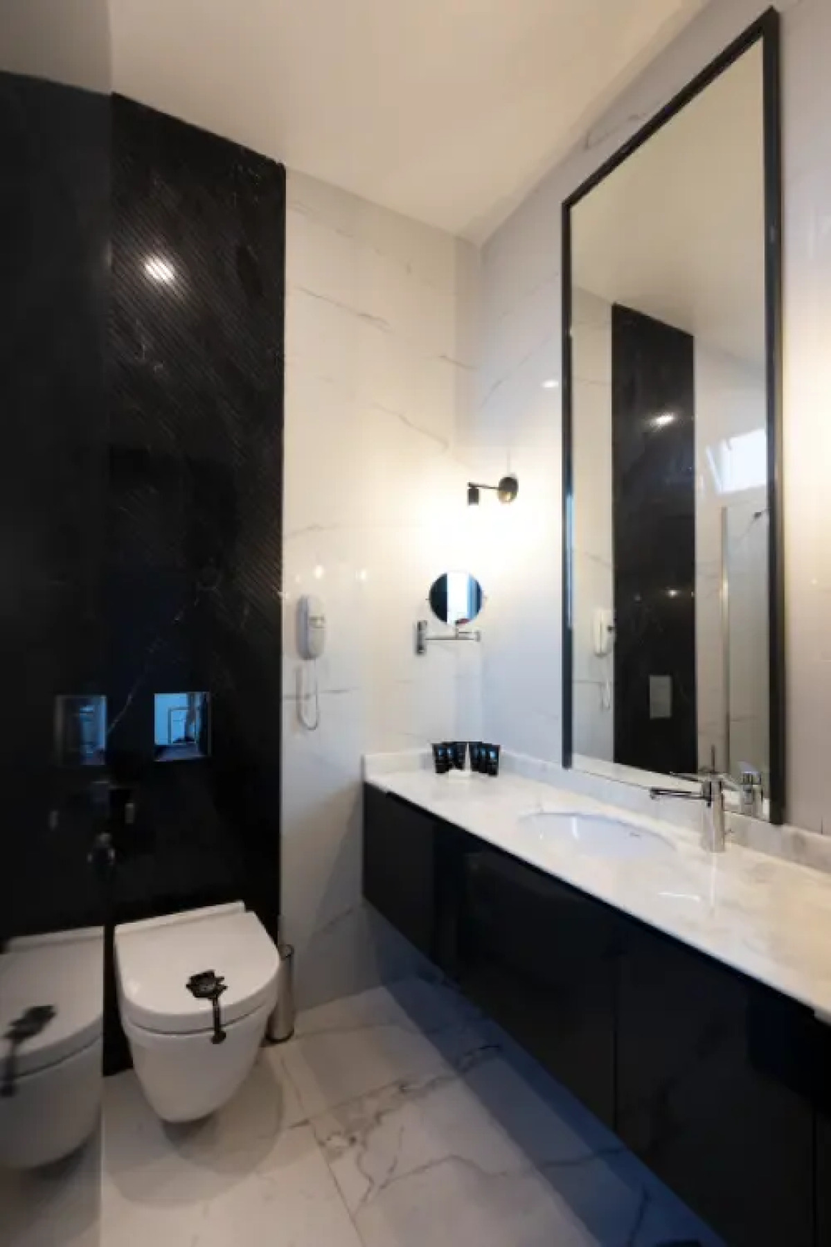 Отель Lucky Monkey