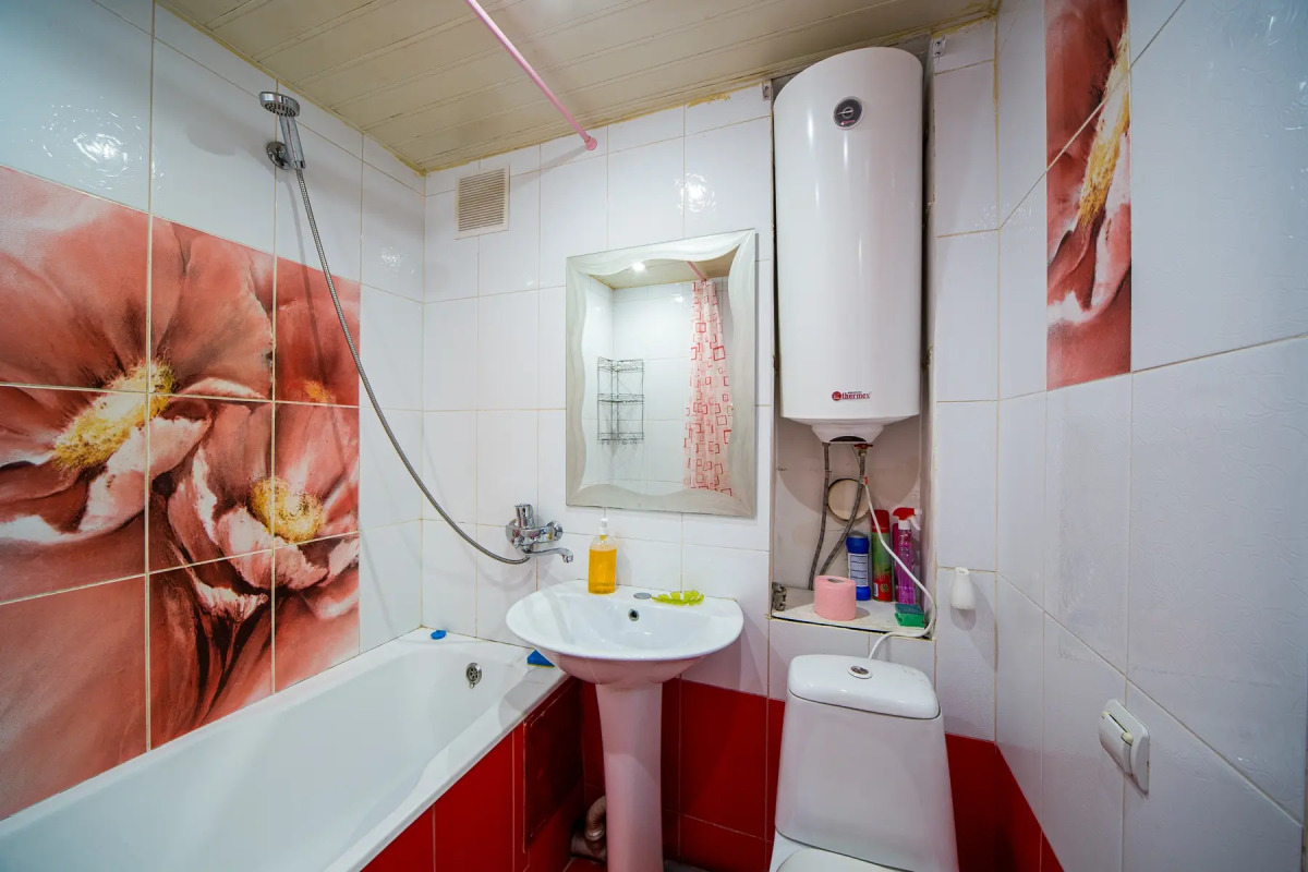 Апартаменты Двухкомнатные в центре на Крисанова