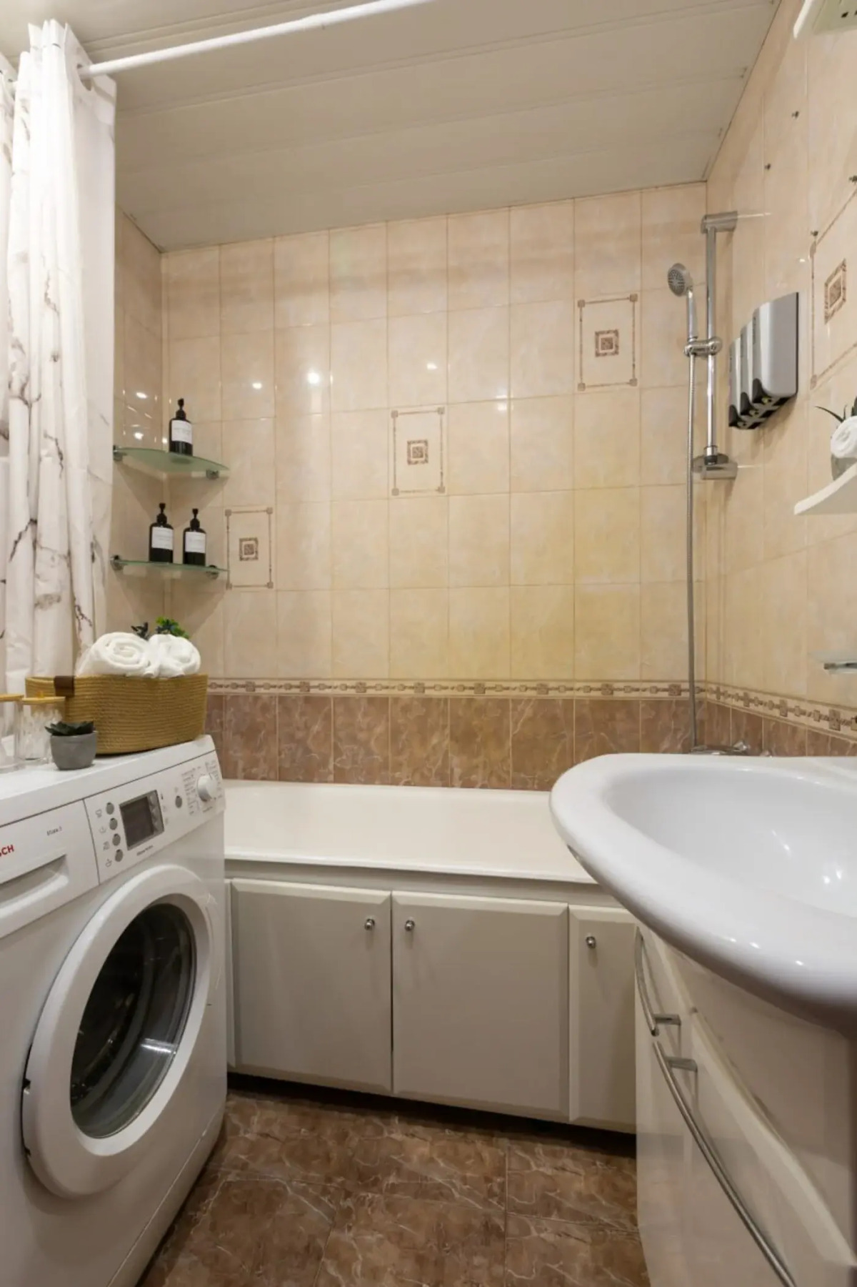 Апартаменты 2 комнатные с балконом в центре города, рядом Парк Победы