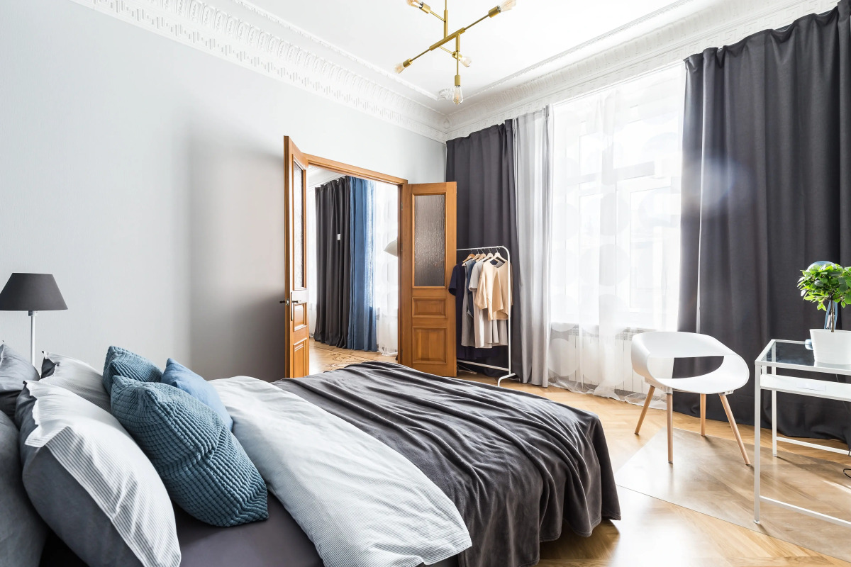 Апартаменты Avenue 180 кв.м с видом на Большую Конюшенную Улицу и Церковь Петра и Павла