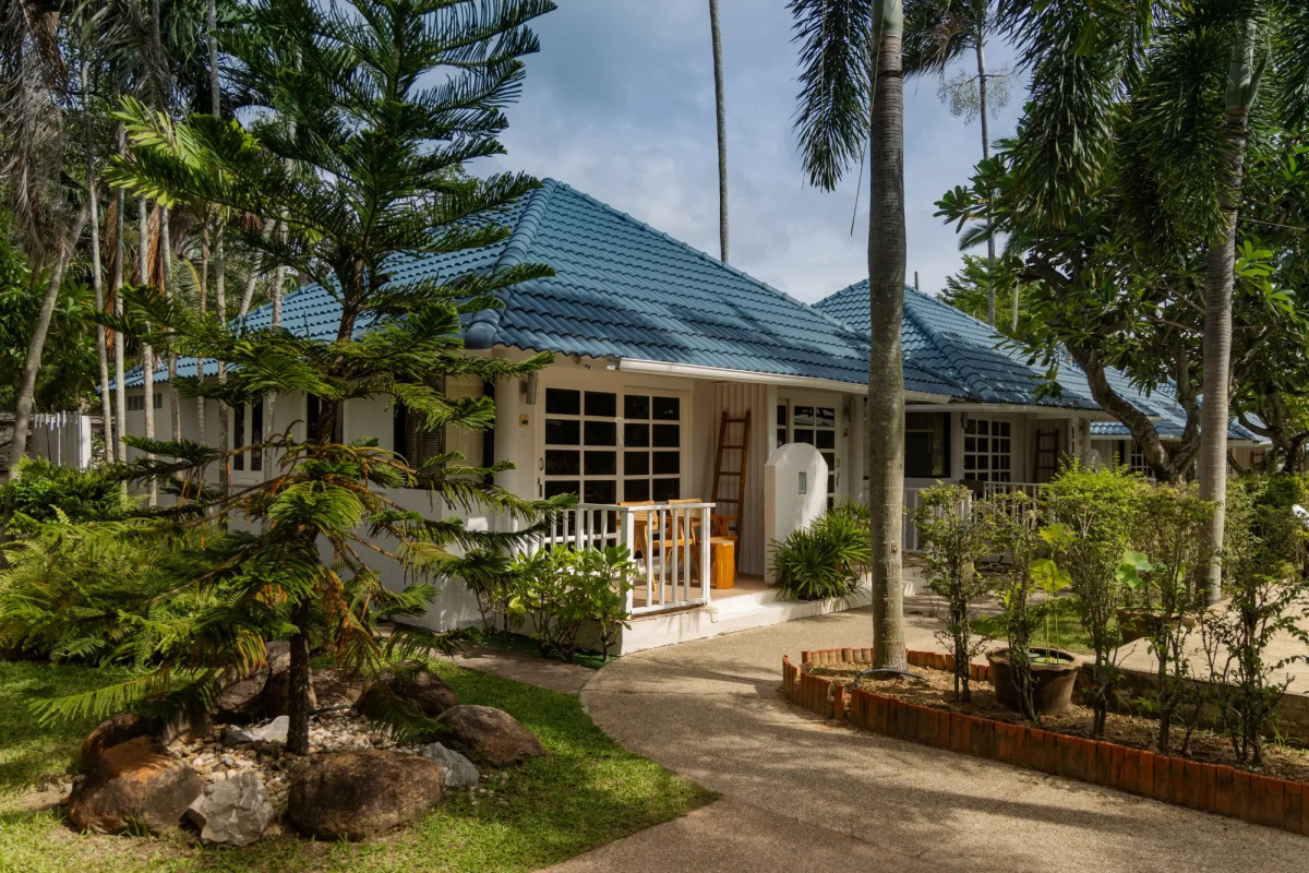 Отель Bandara On Sea