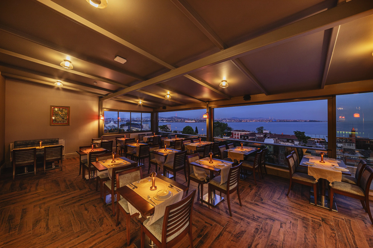 Отель The Triton