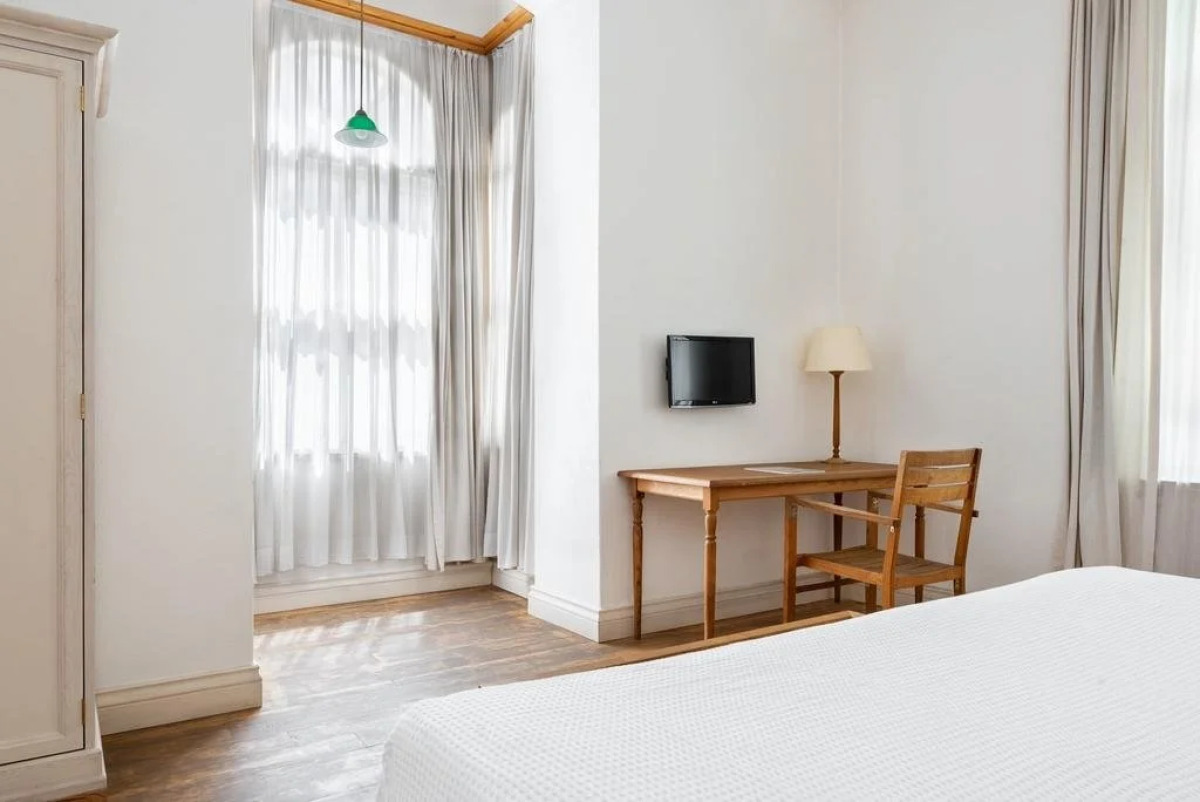 Adahan DeCamondo Pera, Autograph Collection