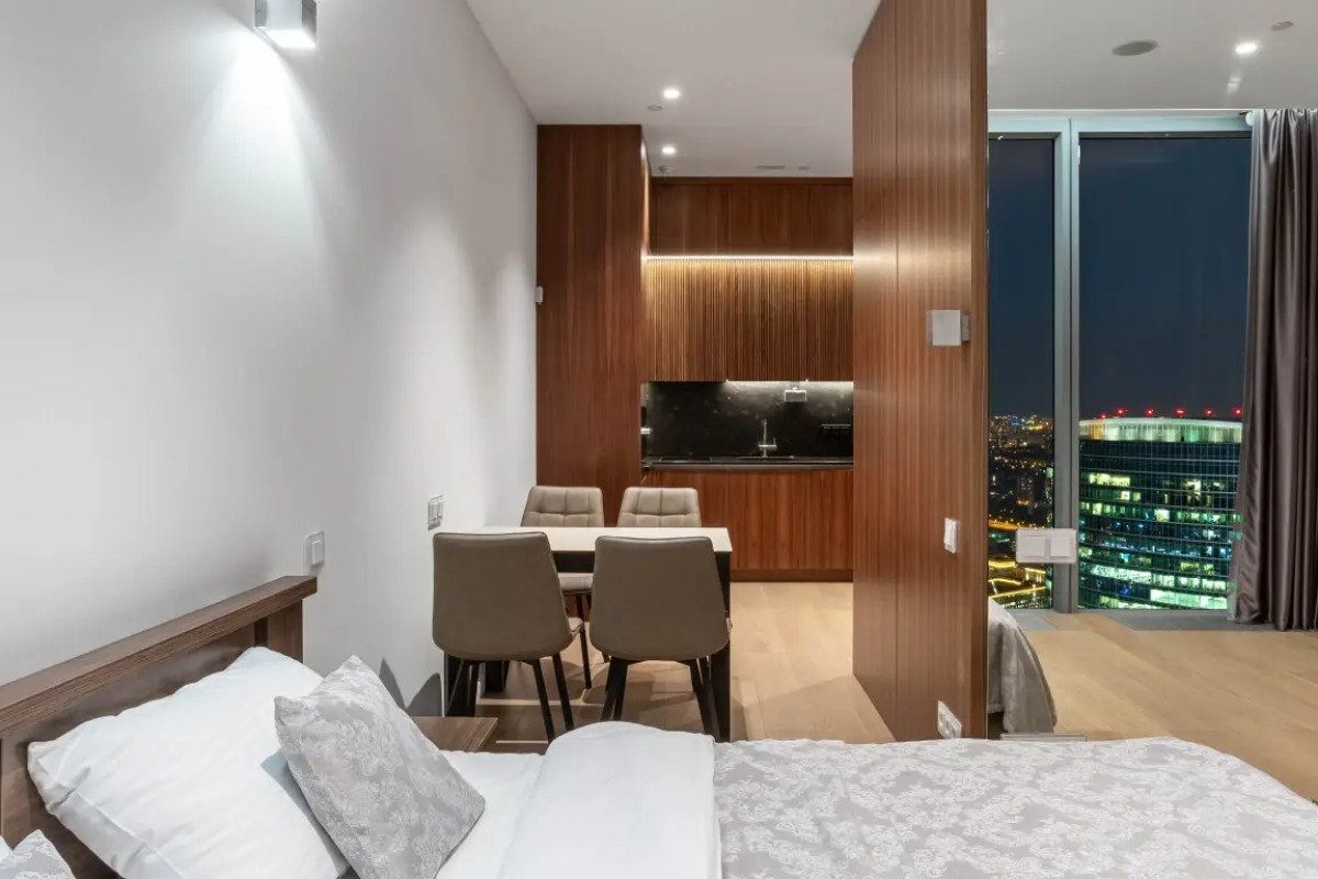 Студия для двоих на 74-м этаже