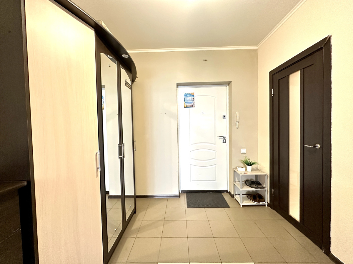 Сакура рядом ТЦ Кристалл