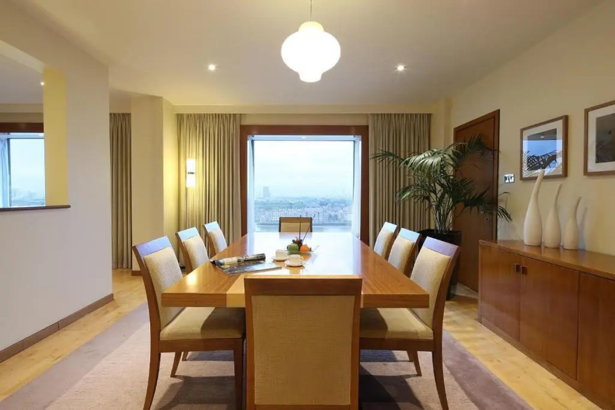 Canary Riverside Plaza Hotel