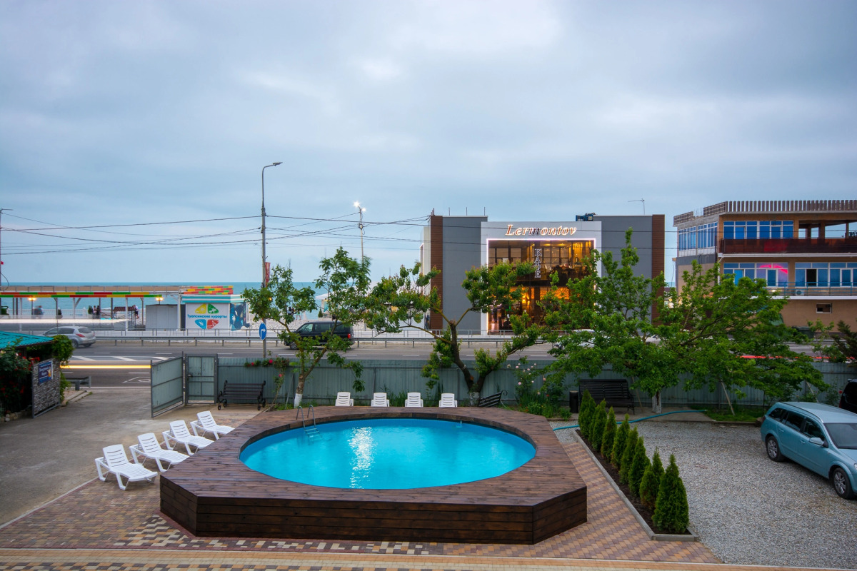 Курортный отель Лазурный берег