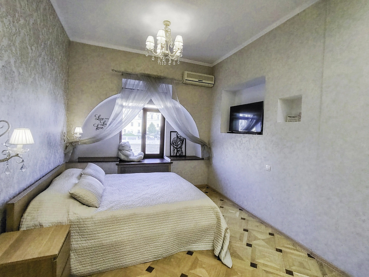 Квартира Трехкомнатная с Видом на Фонтанку