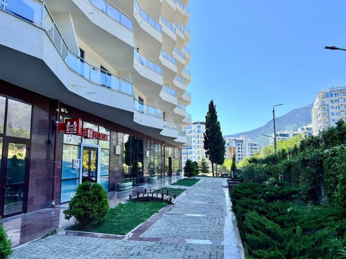 Апартаменты на Ялтинской улице, 12А. ЖК «Шато Лувр»