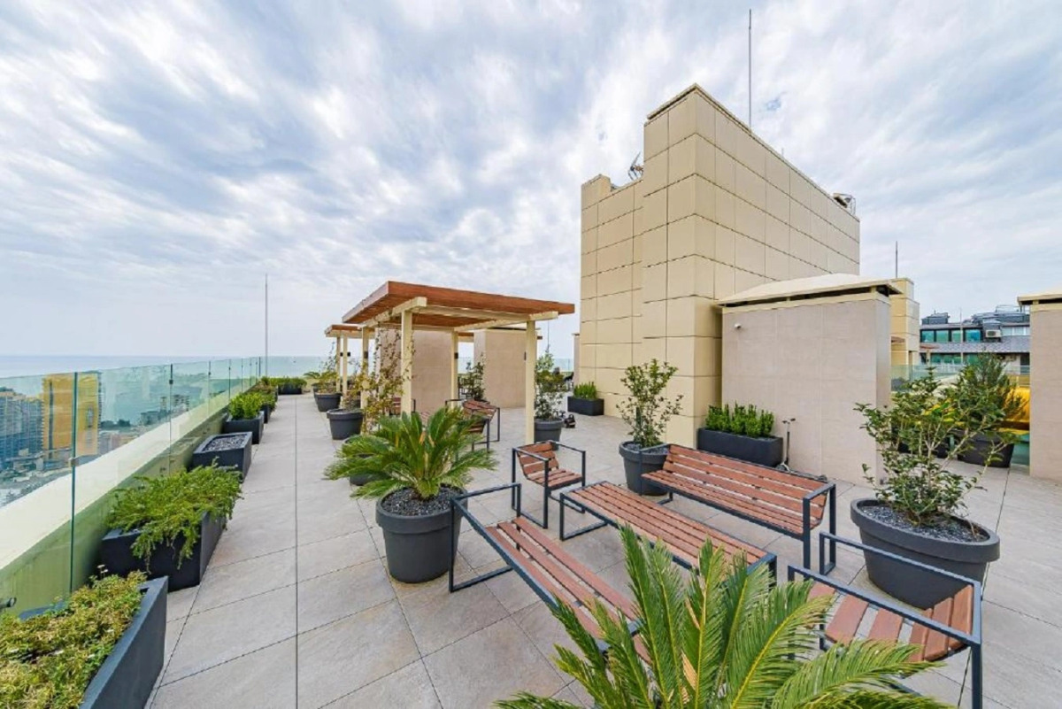 Апартаменты у Дендрария в ЖК Метрополь на самом высоком этаже, где есть бассейн