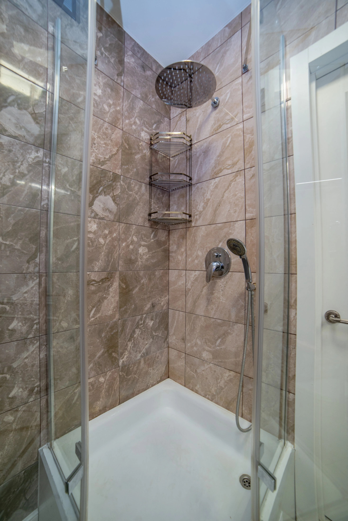 Апартаменты Братская 27к3 подьезд 2