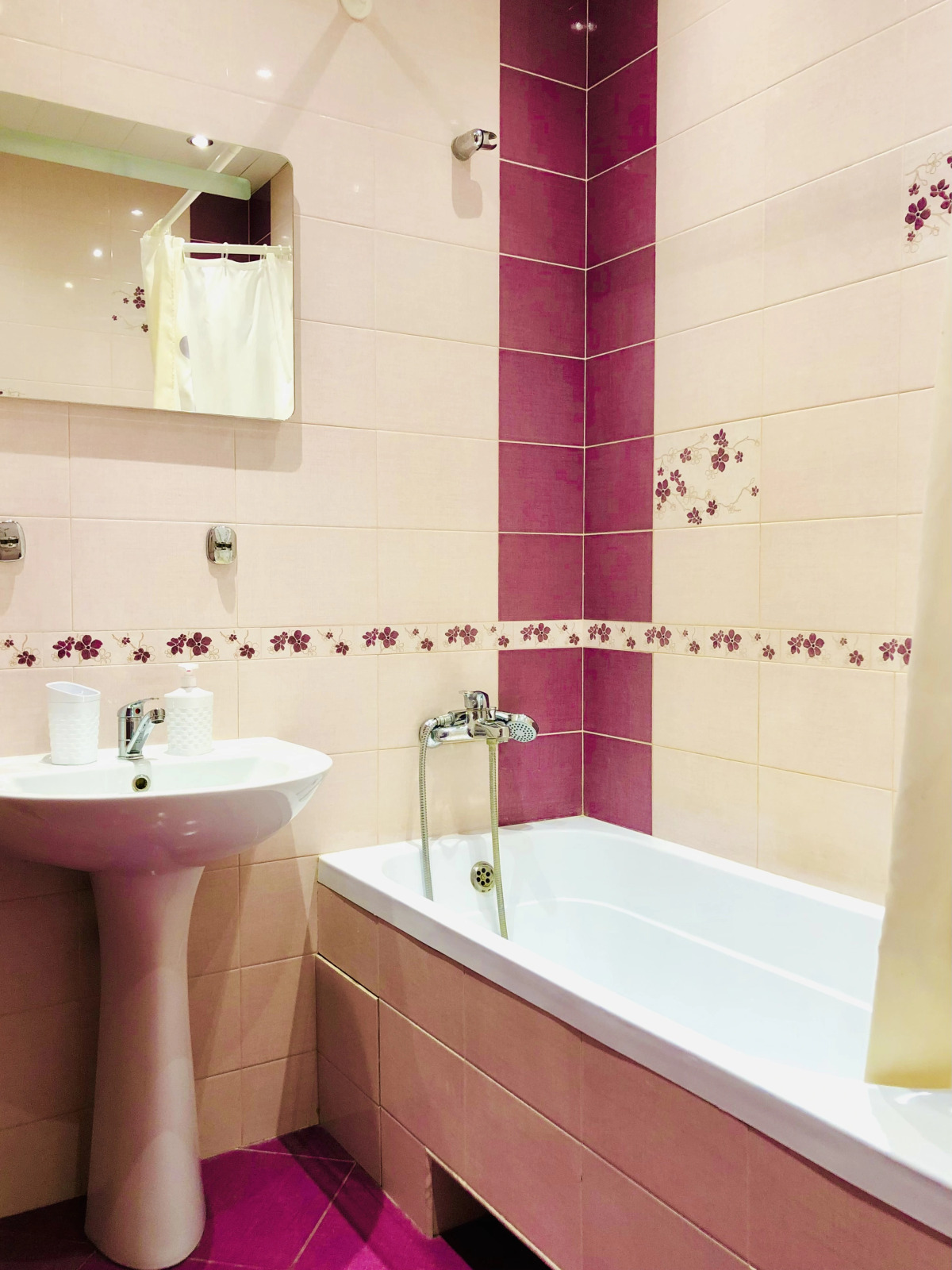 Апартаменты Шикарная двухкомнатная квартира с раздельными комнатами и балконом