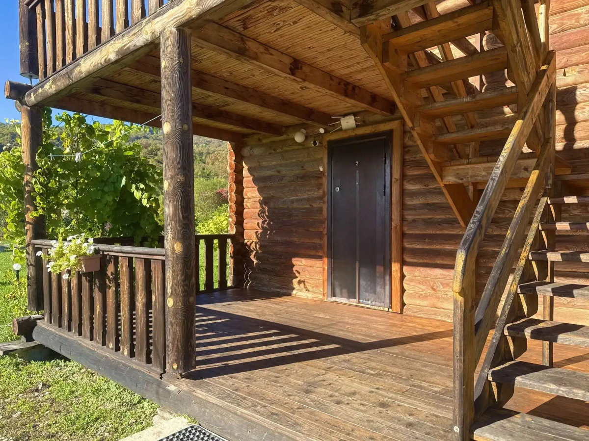 Thach from Travel Hotels Entourage