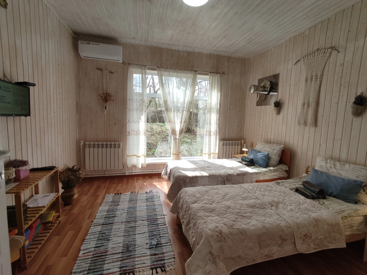 Частный дом у горной реки