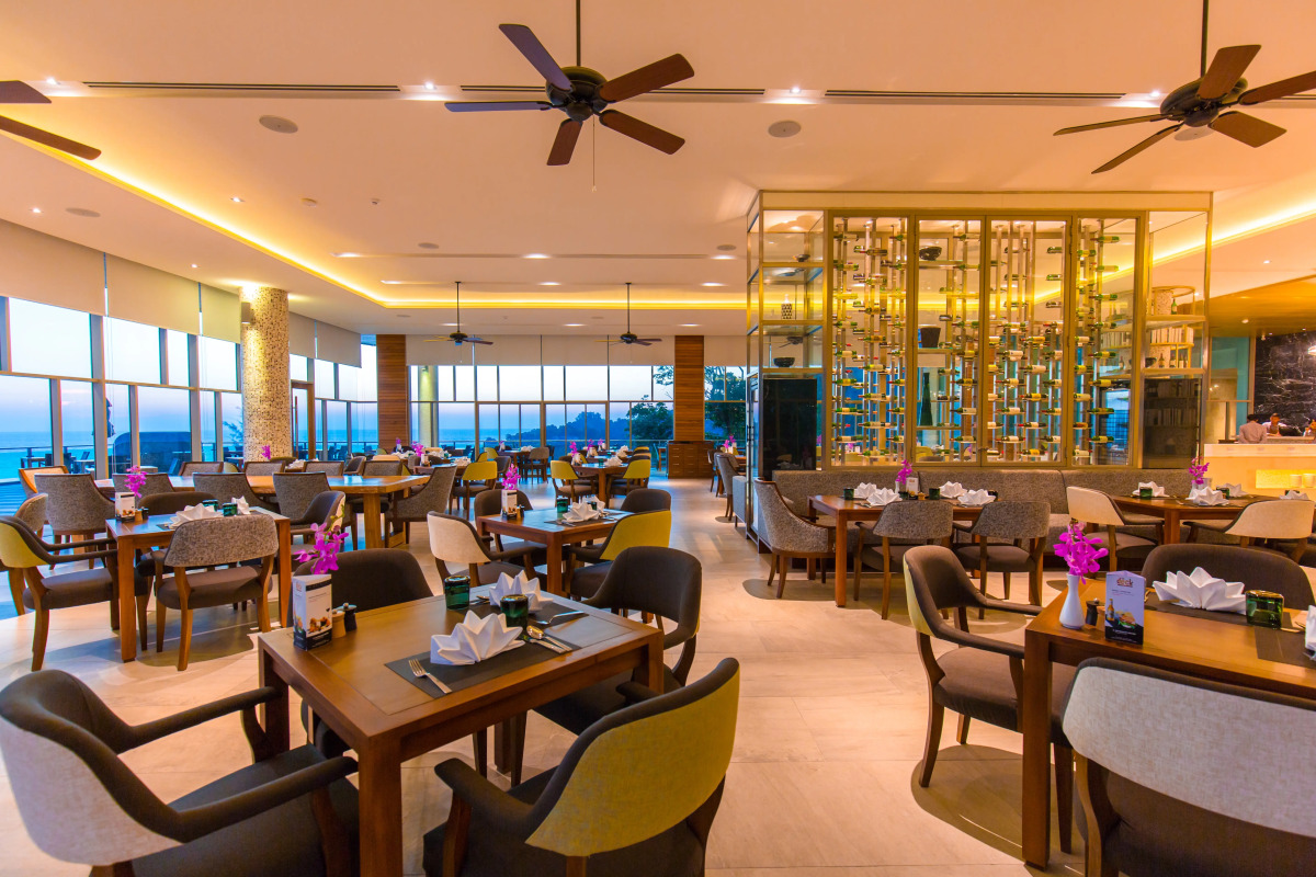 Отель Wyndham Grand Phuket Kalim Bay