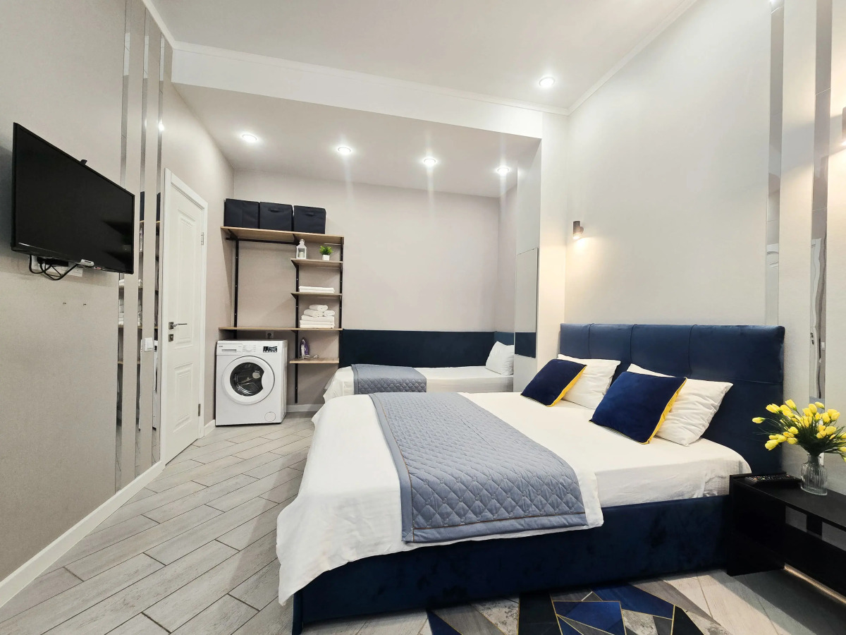 Квартира Стильная студия для 3х человек с кроватями и зоной отдыха на улице